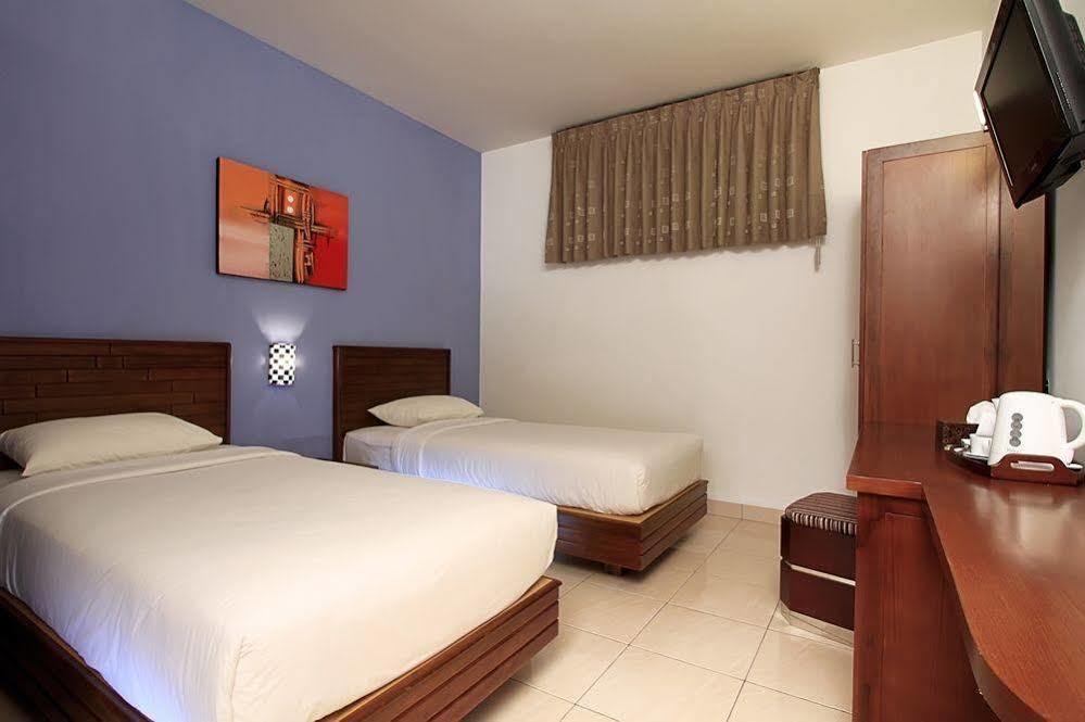 Maesa Hotel Ponorogo Zewnętrze zdjęcie